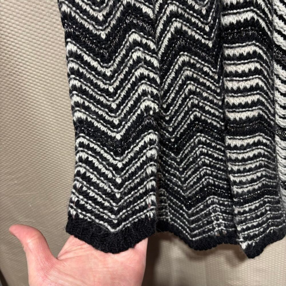 Laura Ashley Black White Chevron Knit Cardigan Size M Metallic Accents - Picture 2 of 9